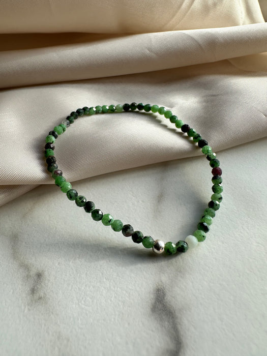 Rubin in Zoisit Armband facettiert 4mm mit 925er Silberperle