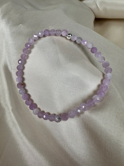 Kunzit facettiertes Armband 4mm mit 925er Silberperle