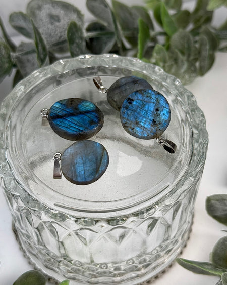 Labradorit Anhänger blau – Edelstein Schmuck mit 925 Sterling Silberöse