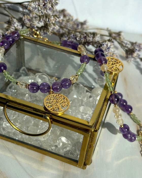 Elegantes Lebensbaum-Armband aus Amethyst, Peridot & Citrin, mit vergoldetem 925er Silberverschluss und Lebensbaum-Anhänger.