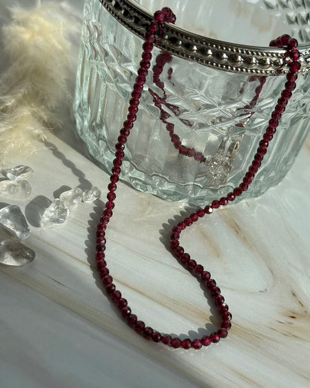 Granatkette 40 cm Länge, 3 mm Perlen, roter Naturstein-Schmuck mit 925er Silberverschluss und Verlängerung.