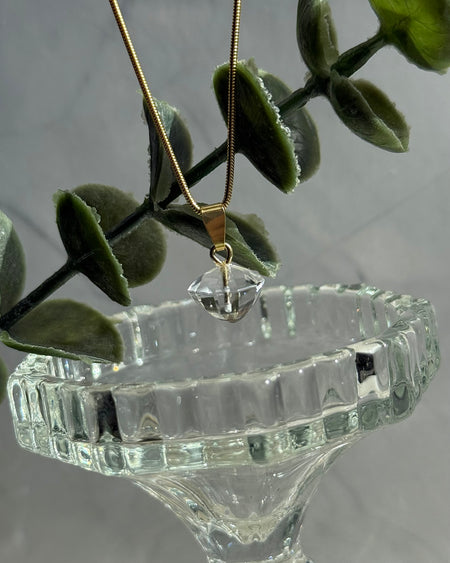 Facettierter Bergkristall-Anhänger, 1,2 cm ohne Öse, mit vergoldeter 925er Silberöse.