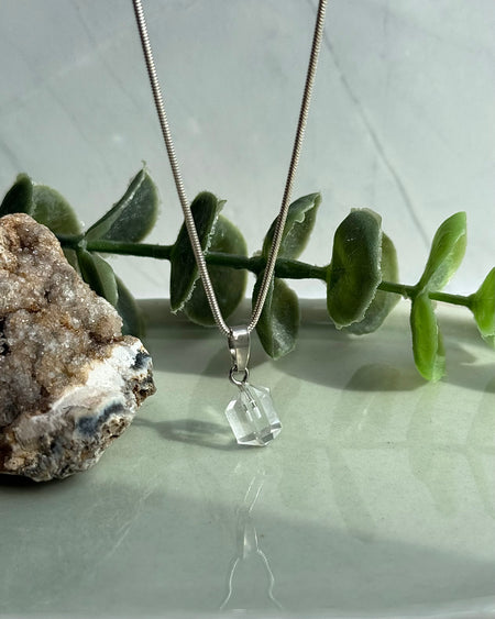 Bergkristall-Anhänger, 1,2 cm ohne Öse, mit 925er Silber-Doppelöse.