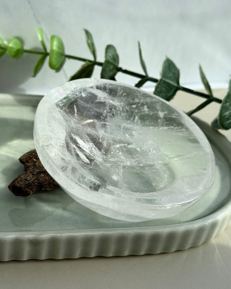 Bergkristall Schale, klare bis milchige Optik, dekorative Naturstein-Schale.