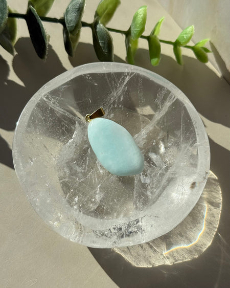 Blauer Aragonit Anhänger 3,1 cm – Donutform mit vergoldeter 925er Silberöse, Naturstein Schmuck Unikat